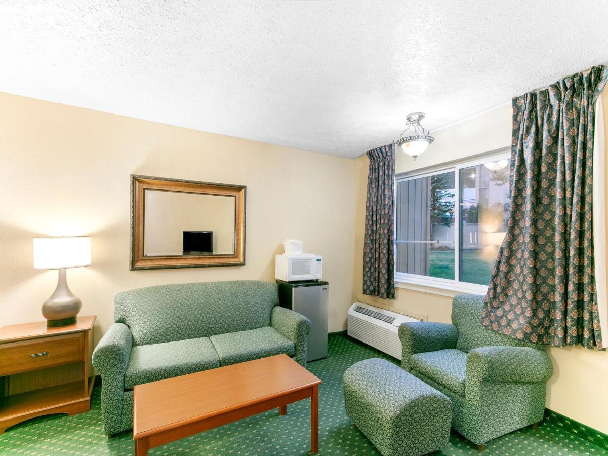 Oyo Hotel Spokane North Dış mekan fotoğraf