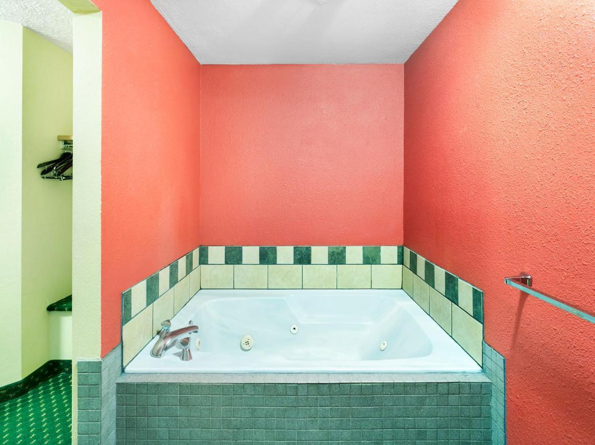 Oyo Hotel Spokane North Dış mekan fotoğraf